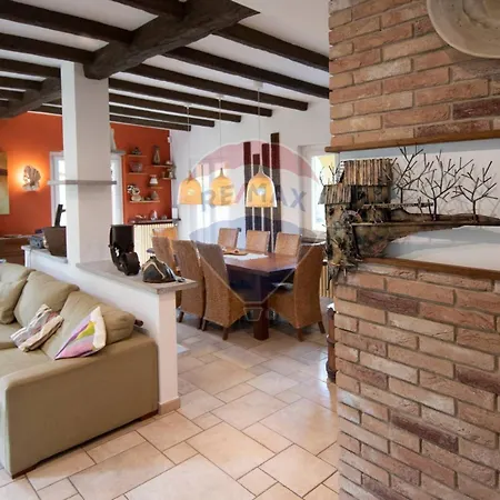 Casa Di Nel Totale Relax. *